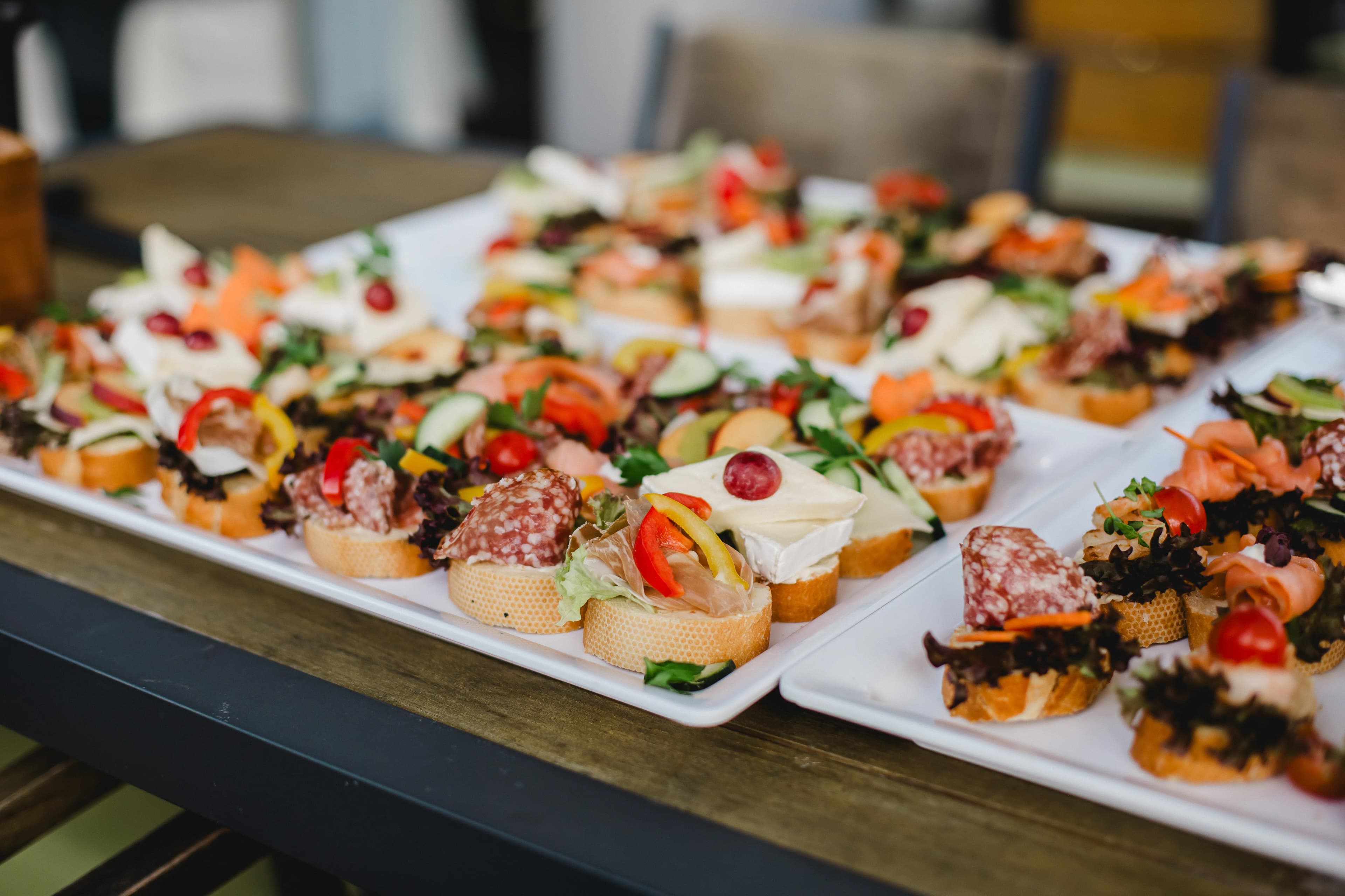 Partybrötchen Catering in Wien – Belegte Brötchen Lieferung für Feiern & Unternehmenn